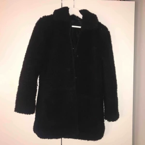  - Svart pilejacka från H&M, snålt använd 