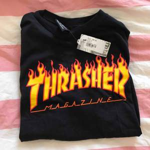 THRASHER t-shirt, oanvänd: prislapp kvar! Köparen står för frakt. Köpt för 399kr. 