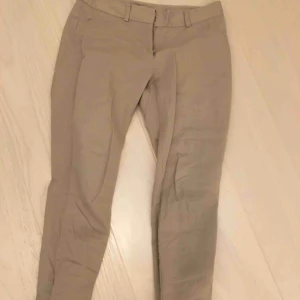  - Beiga nya byxor från zara storlek 36.