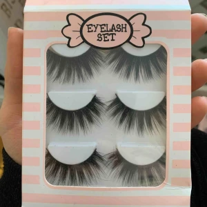  - 3 par oanvända fransar:) inte mink