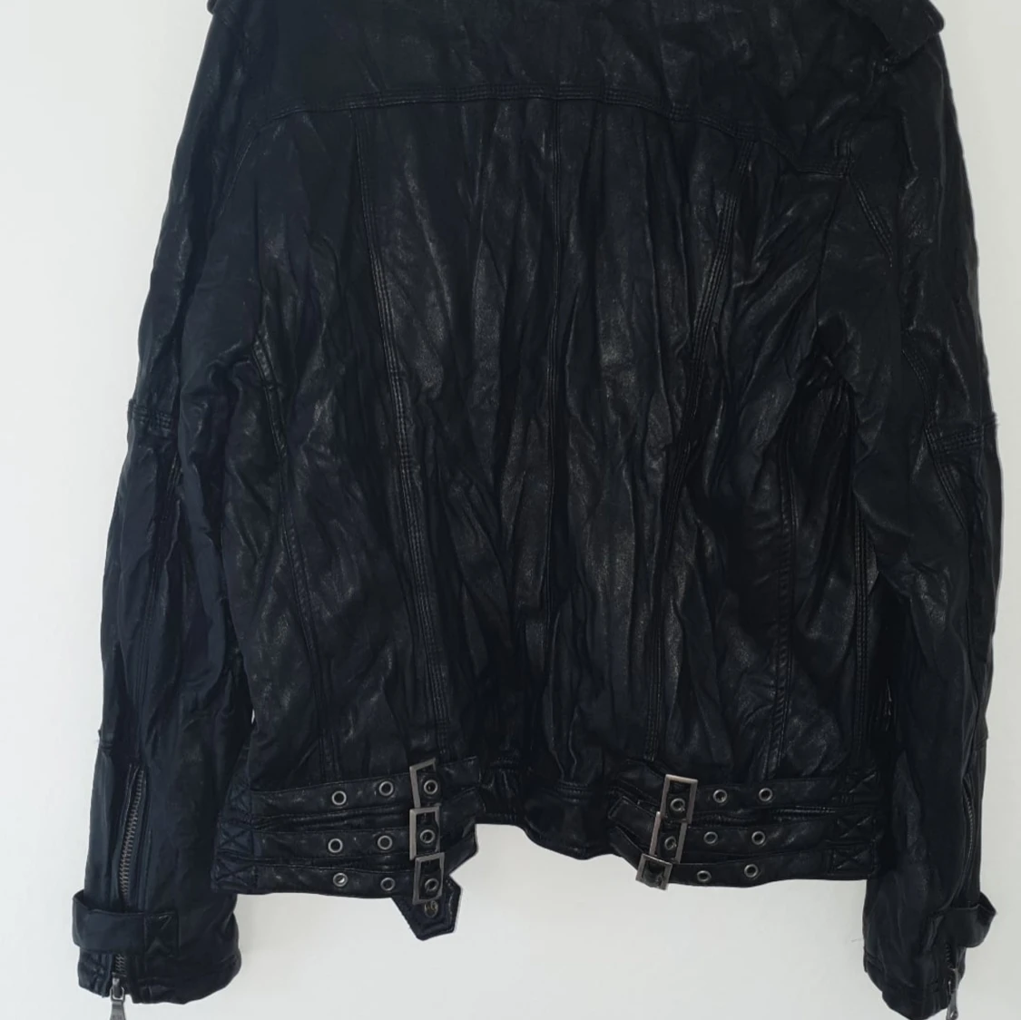 Svart skinnjacka från AH. - 90