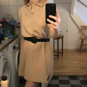  - Säljer min så fina mulberry pikéklänning pga har bara inte fått användning av den :(  Den är nästintill helt oanvänd och kan mötas upp i sthlm annars betalar köparen frakten!