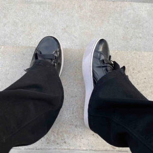 Sneakers från puma - Ascoola lackade skor från puma! Säljer då de inte kommer till användning längre.