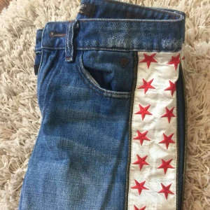  - Scotch&soda jeans med stjärnor på sidan inte använda ungefär bara 2 gånger köpte för 250 säljer för de är för liten.
