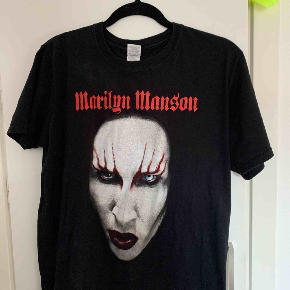 Marilyn Manson t-shirt köpt på shock. Frakt ingår i priset. T-shirts.