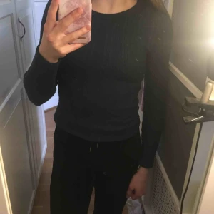  - Grön tröja från primark använd fåtal gånger. Köparen står för frakt💛