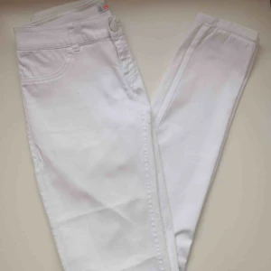  - Använda fåtal gånger, som nya. 5 fickor