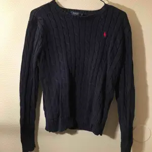 Ralph Laurent tröja i gott skick 💜 köpt för 1100kr säljes för  400kr 🌷