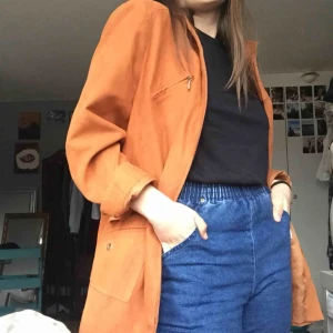  - Jättefin oversized jacka/kavaj. Perfekt till vårlooken. Fuskmocca såklart, och använd väldigt få gånger. 