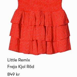 Nästan helt oanvänd kjol från little remix! Sitter som en S men funkar till både xs och m skulle jag säga!
