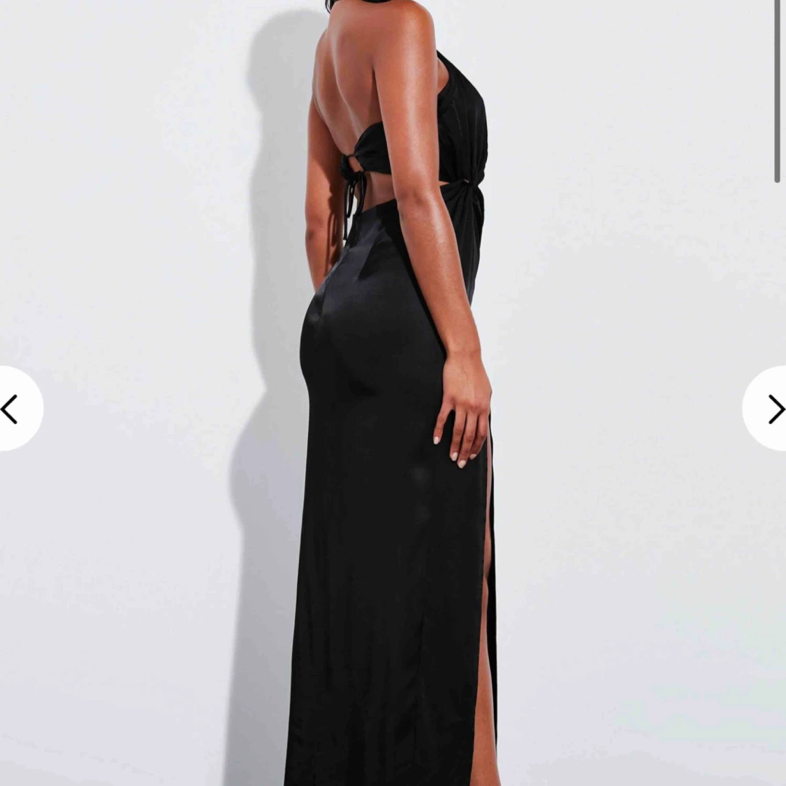 Svart satinklänning - 90