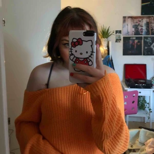  - Så fin orange stickad tröja ( dock aldrig fått användning:/) med öppen rygg! Från Nakd