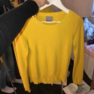  - Fin tröja från Vero moda! Väldigt sällan använd så den d i helt nytt skick💕