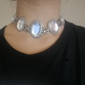 Halsband  - Halsband jag har gjort själv. Eventuell frakt tillkommer 