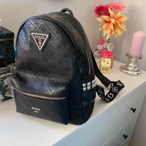  - Jätte fin väska guess
