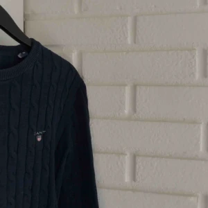  - Säljer två Gant tröjan exakt likadana förutom att en är i s och den andra m, bra skick 