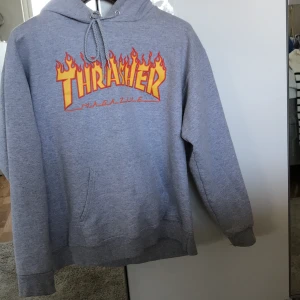 Hoodie, Thrasher - Basic grå hoodie från Thrasher. Budgivning pågår! Buda från 300 💕