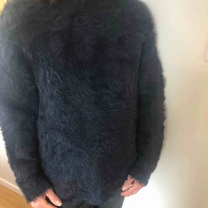  - Mysig och fluffig tröja från WERA/Åhlèns i nyskick. Möts gärna upp i Stockholm, annars står köparen för frakten.