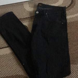 W33/L34 svarta jeans från lee 