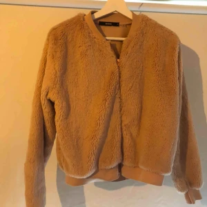  - Fluffig ljusrosa jacka 💖