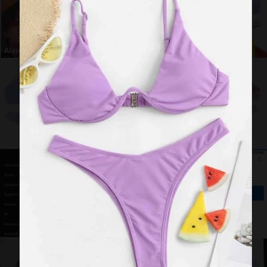  - Jättefin lila bikini från Shein. Säljer pga passar inte mig i modellen. Aldrig använd, endast provad!