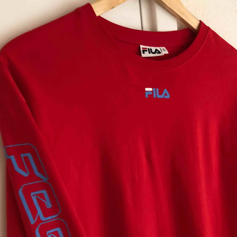  Långärmad t-shirt från fila!💓 Sällan använd i bra skick!. T-shirts.