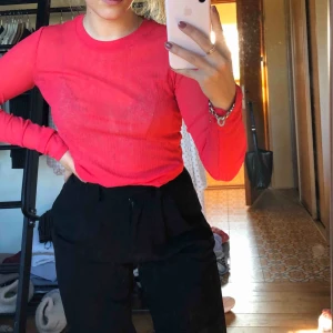  - säljer denna fina långärmade tröjan från weekday då den inte kommer till användning tillräckligt ofta. Nyskick och så himla fin färg! 👾 skriv vid intresse för fler bilder!! 