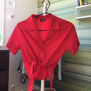  - Röd vintage blus