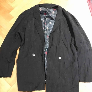  - Kavaj med mönstrad insida 