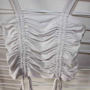  - Helt ny topp från BIKBOK. Storlek XS. Frakt 42kr