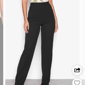  - Använda en gång, så iprincip nyskick! Kostymbyxor från Nelly🥰