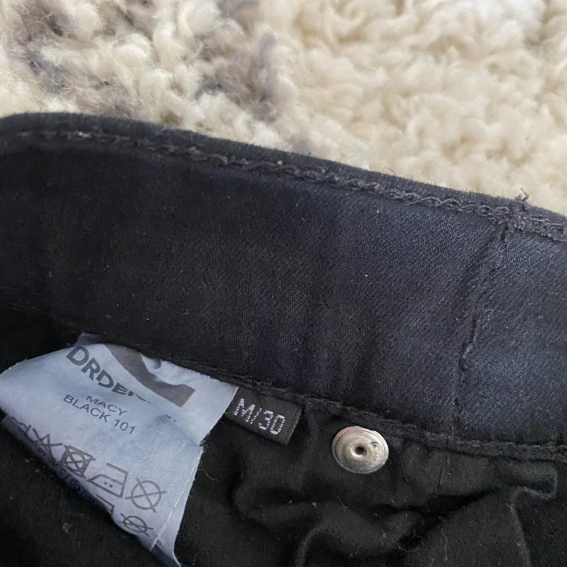 Svarta bootcut från drdenim - 90