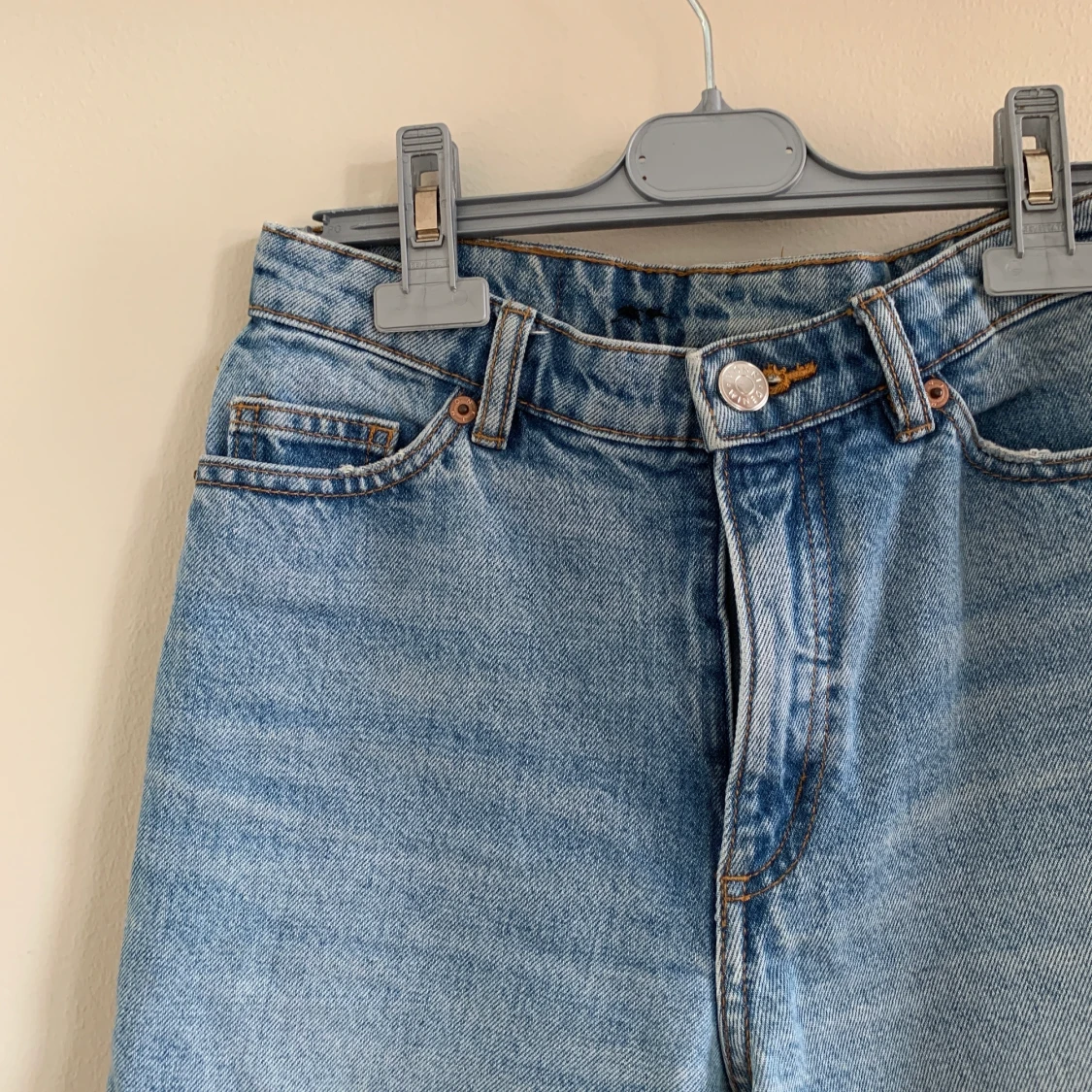 Ankelkorta jeans från Monki - 90