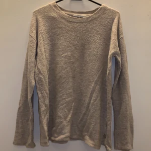 Tröja  - Ordinarepris 149kr säljes för 30kr+ frakt 