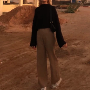 Beiga kostymbyxor  - Utsvängd modell köpt på beyondretro