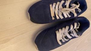 Marinblåa skor - Marinblåa skor från kc cobbler