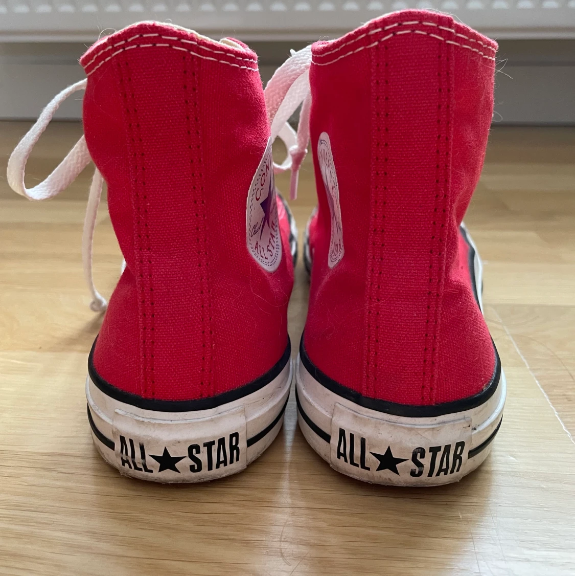 Röda Converse storlek 37,5  - 91