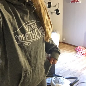 Vans huddie storlek S 300 - Köpte denna 2018 men har bara använt 5 gånger ungefär. Köpte den för 600 kr men säljer för 300 kr