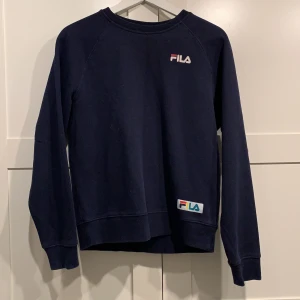 Fila sweatshirt i storlek S.  - Bra skick. 