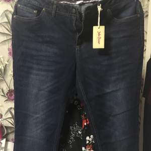 Jeans byxor som är helt ny. Har storleken 48-50 och säljs för 150
