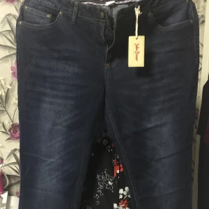 Jeans byxor - Jeans byxor som är helt ny. Har storleken 48-50 och säljs för 150