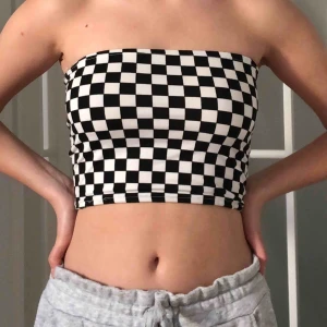  - Mycket skönt material samt att den inte trycker över bysten. Fint skick och du som köpare står för frakten! ❤️