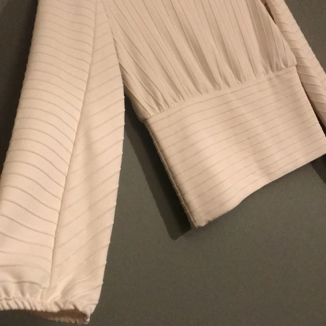 Vit figursydd blus - 91