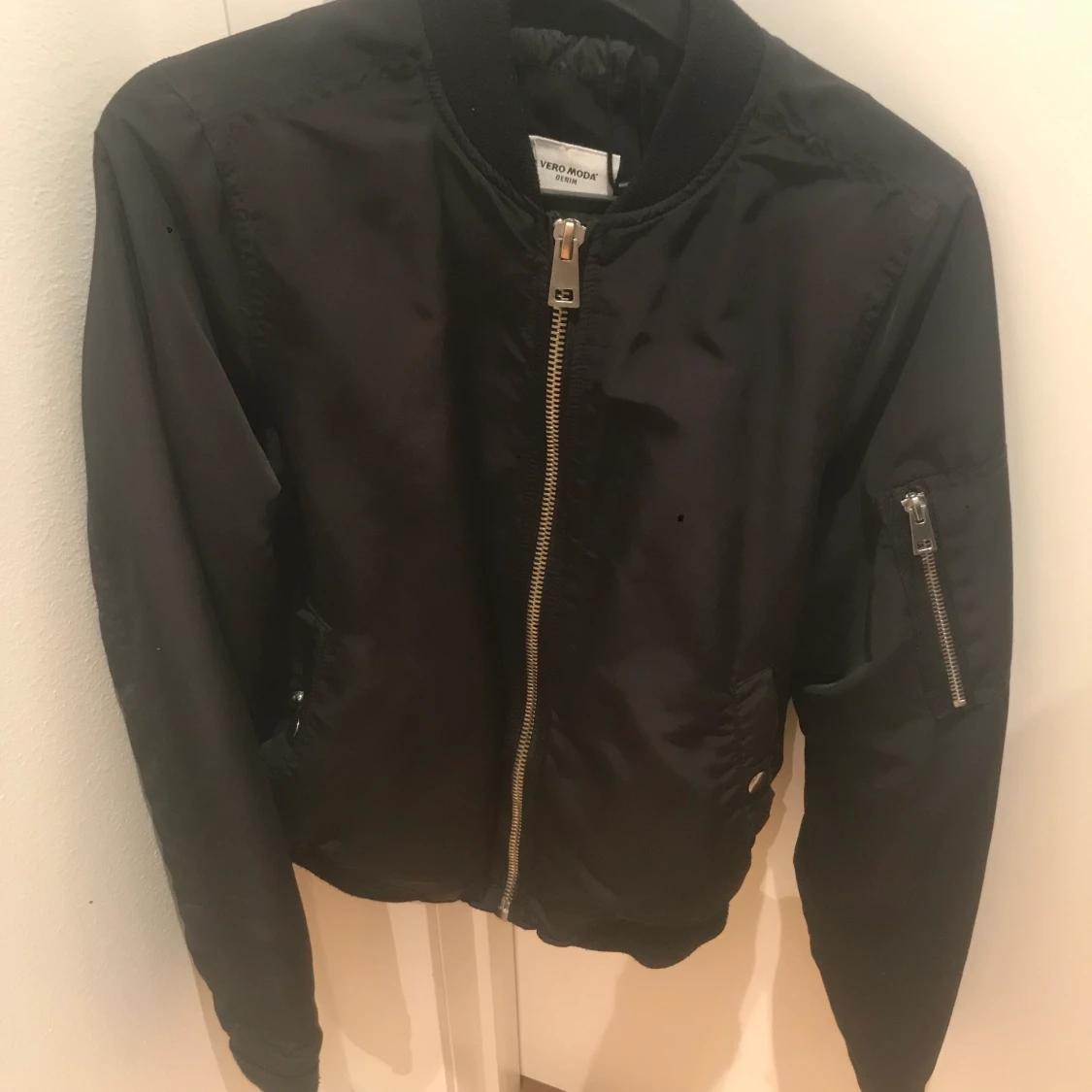 Svart bomberjacka från VeroModa 