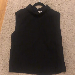 Blus - Svart blus i bra skick