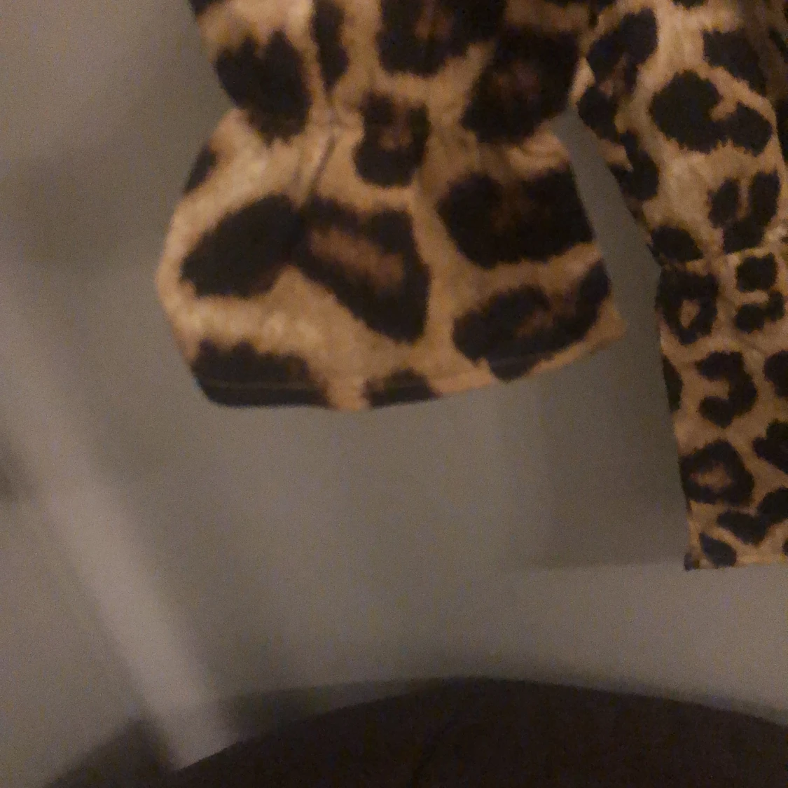 Oanvänd blus leopard - 91