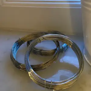 Ståltråd - perfekt att göra ringar med 20kr + frakt för en rulle med 5 meter