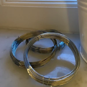 5 meters ståltråd  - Ståltråd - perfekt att göra ringar med 20kr + frakt för en rulle med 5 meter