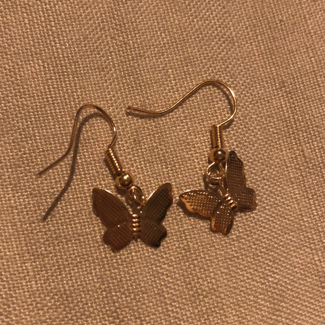 Guldiga fjärils-örhängen  - 90