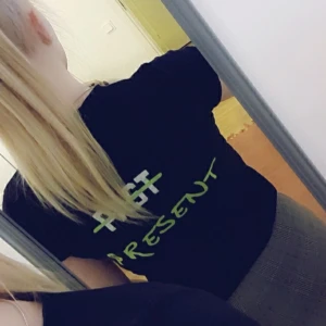 T-shirt  - Använd 1 gång men gick upp i vikt så passar ej längre. Xxs, passar även xs